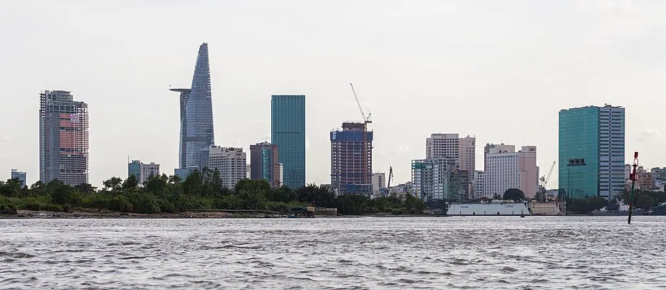 Immeubles de Hô Chi Minh-Ville vus depuis la rivière Saïgon