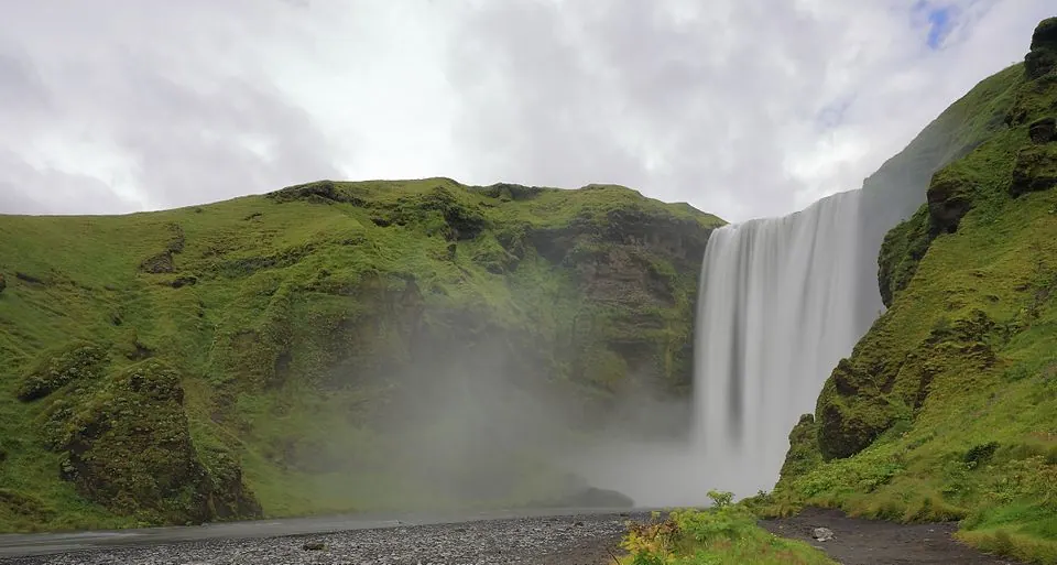 La cascade Skógafoss en Islande